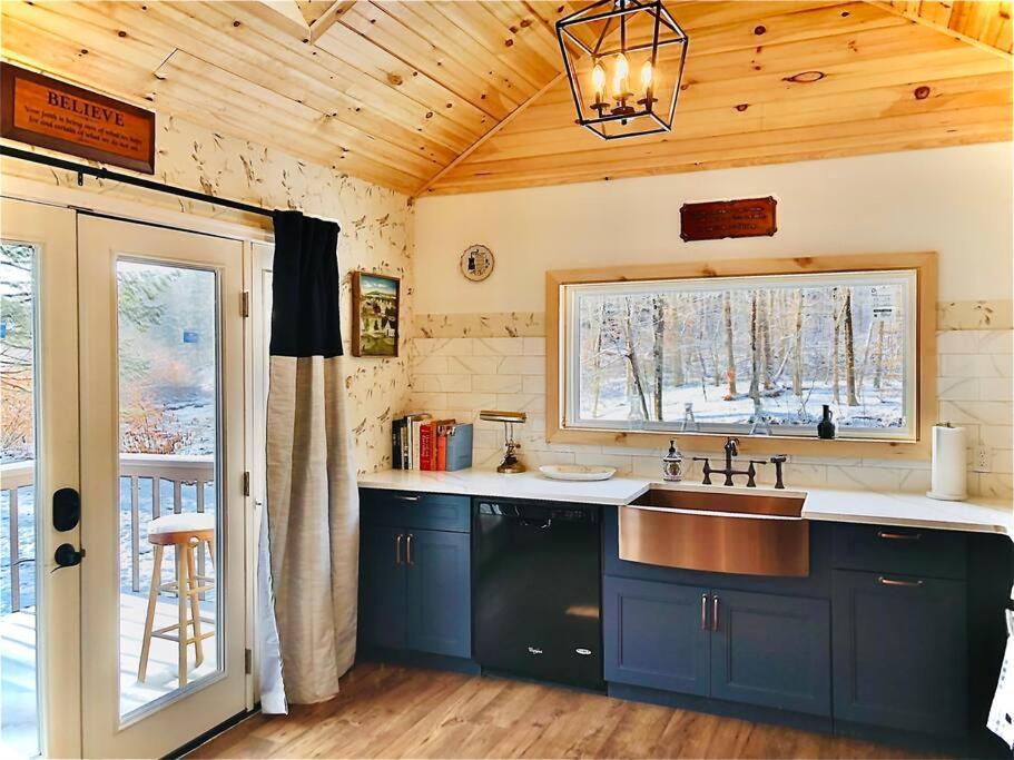 Charming 120-Year-Old Farmhouse By The Creek. Starlight Eksteriør billede